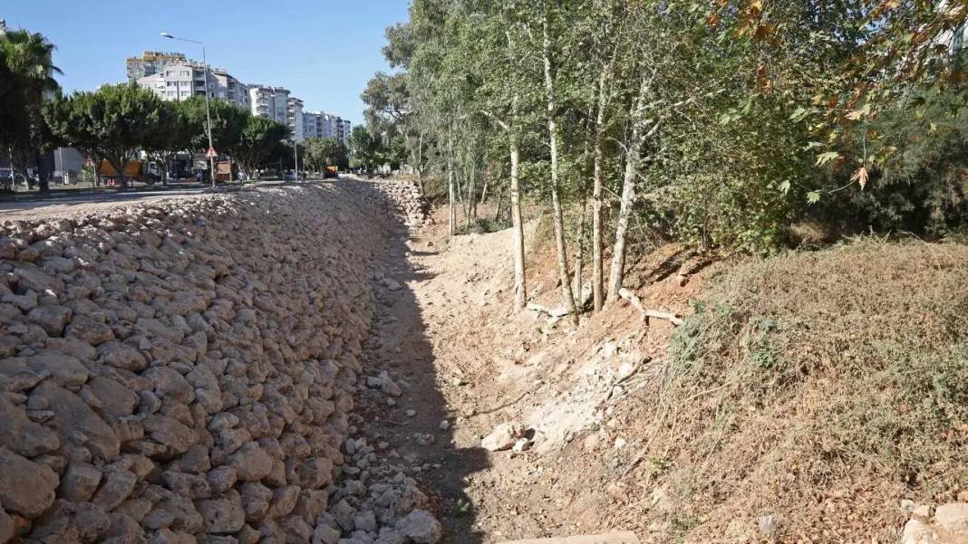 Konyaaltı’nda Hem Araçlar Hem Yayalar Rahatlayacak! 5